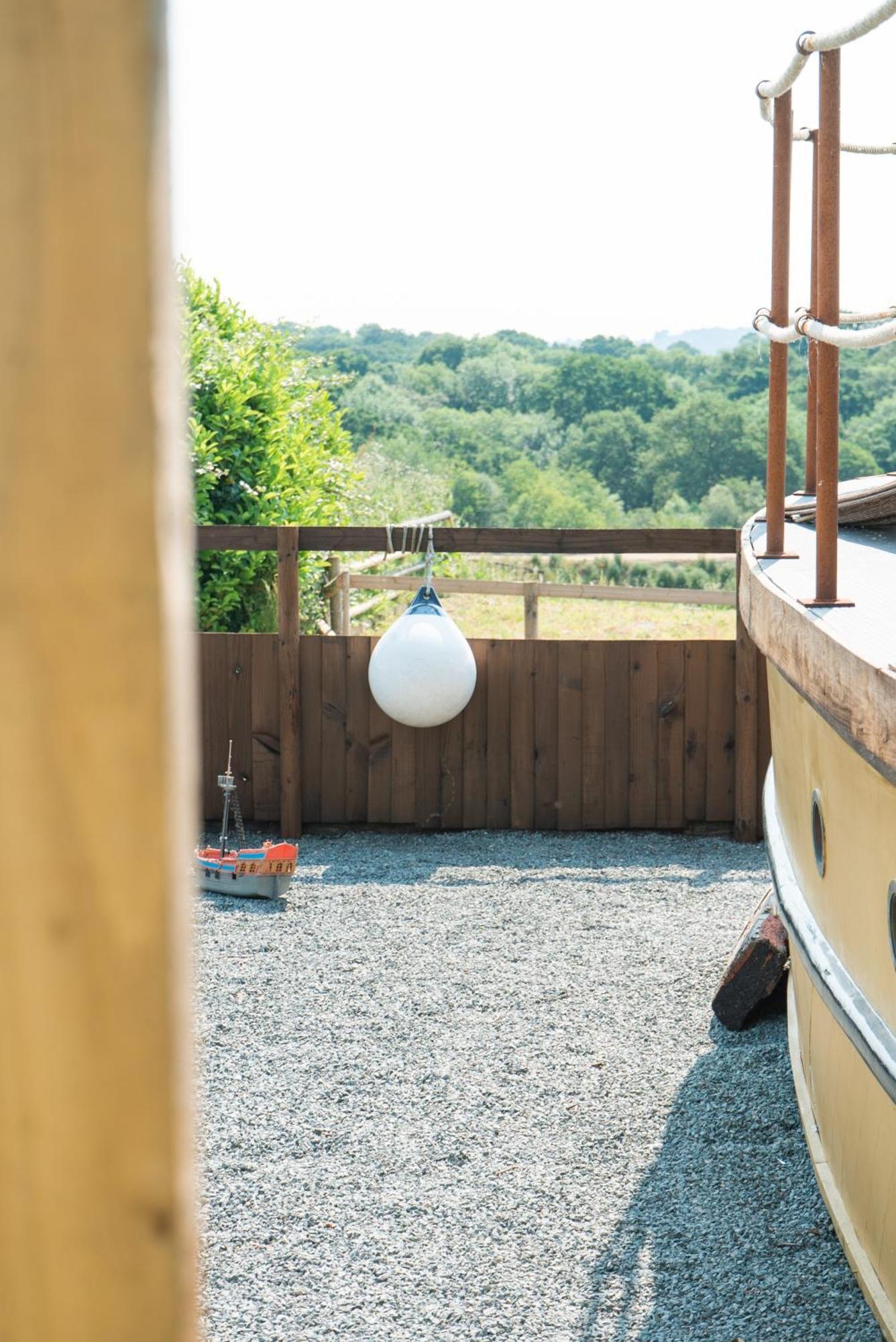 Swallowfield Glamping-Unsinkable Yeovil Eksteriør bilde