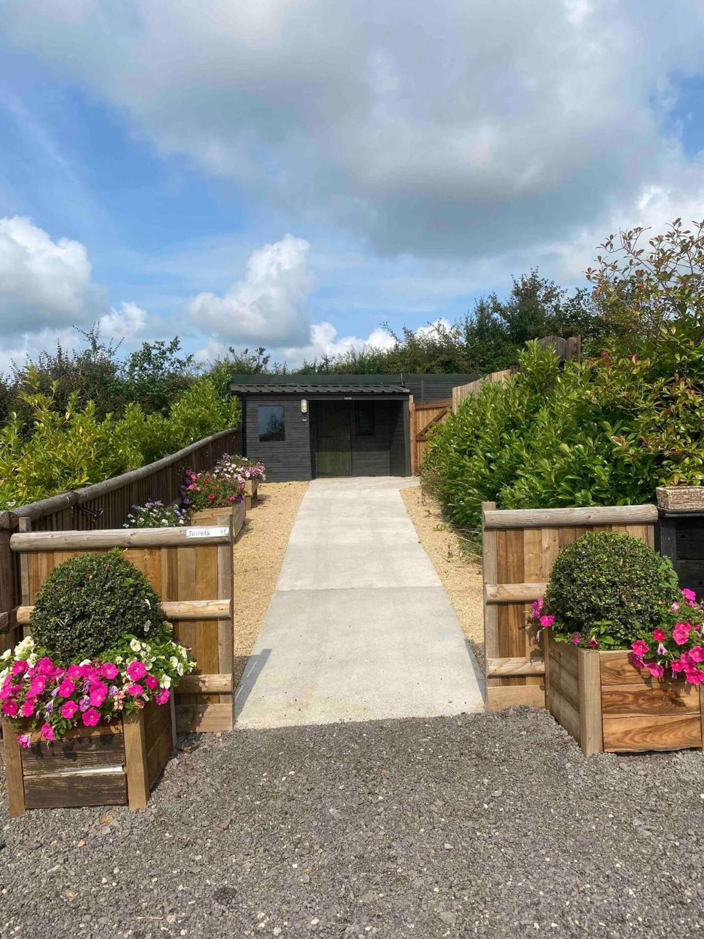 Swallowfield Glamping-Unsinkable Yeovil Eksteriør bilde